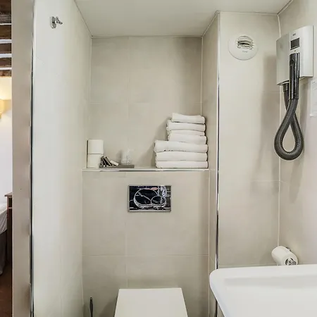 ホテル シャブロル オペラ 3*