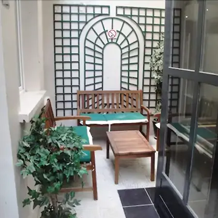 Chabrol Opera 3* פריז