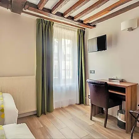 Chabrol Opera Hotel 3*
