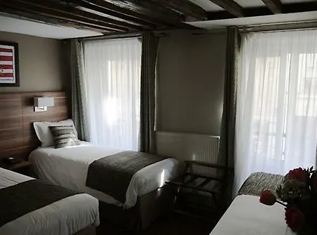 Chabrol Opera פריז