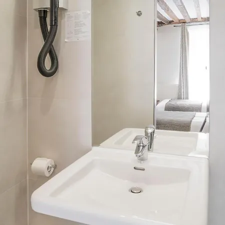 Chabrol Opera 3* פריז