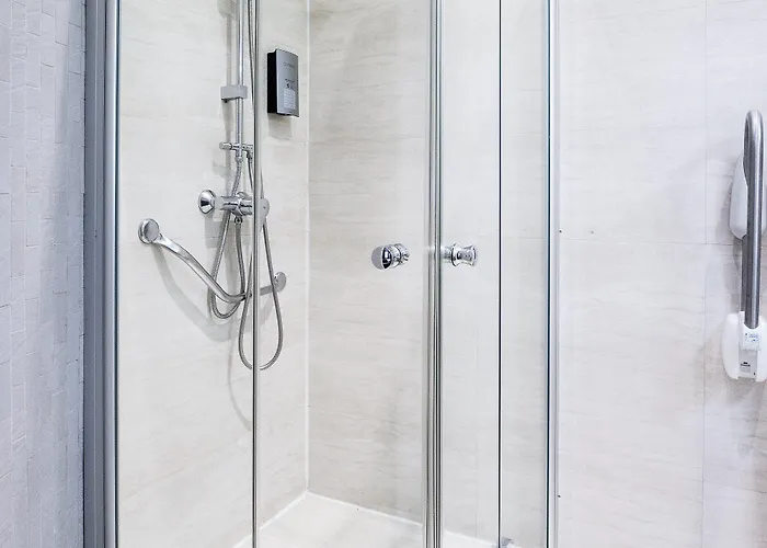 Chabrol Opera 3* Paris